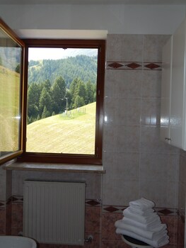 Chalet Pradat Bathroom