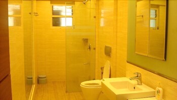 Bentley Hotel Churchgate Bathroom