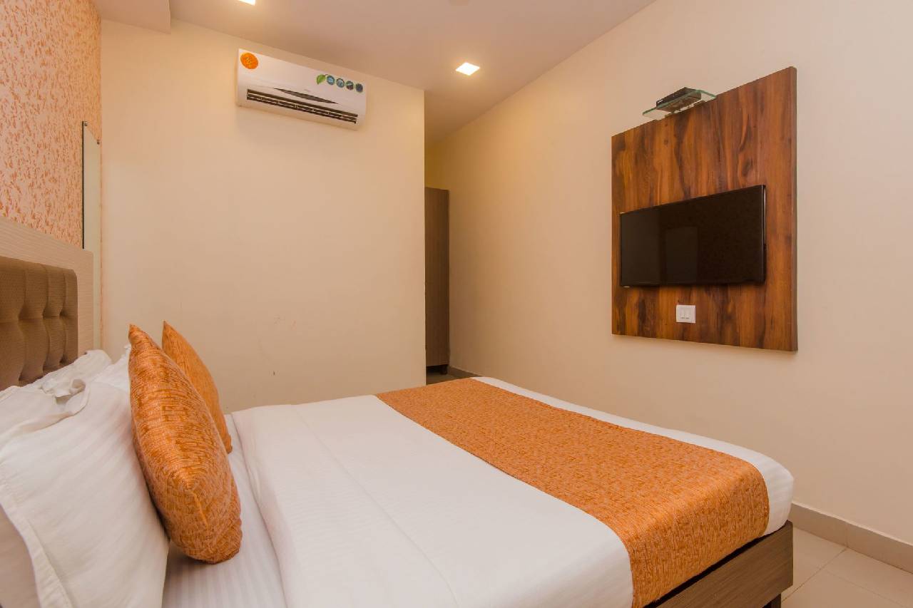 Oyo 8678 Hotel Golden Nest 