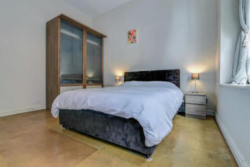 Bright Spacious 2br Central Manchester Flat For 4 