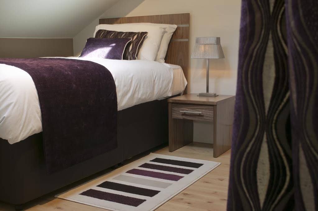 Rooms At The Apple Pie 
