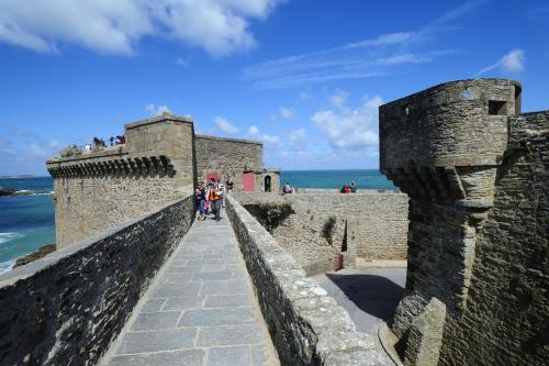 Les Tourelles Dinard (لس تورلس دینارد) 