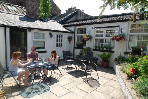 Courtyard Cottage 