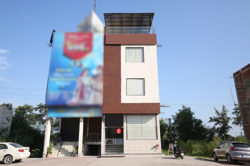 Oyo 8277 Tricity Relax Inn 