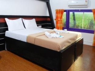 Pournami Houseboats 