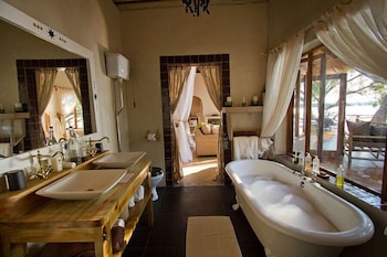 Tongabezi Lodge Bathroom