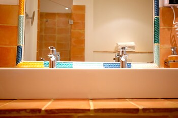 Hotel Royal Bon Repos Bathroom