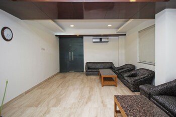 Merriment Hotels By Ecom Mechanics Living Area