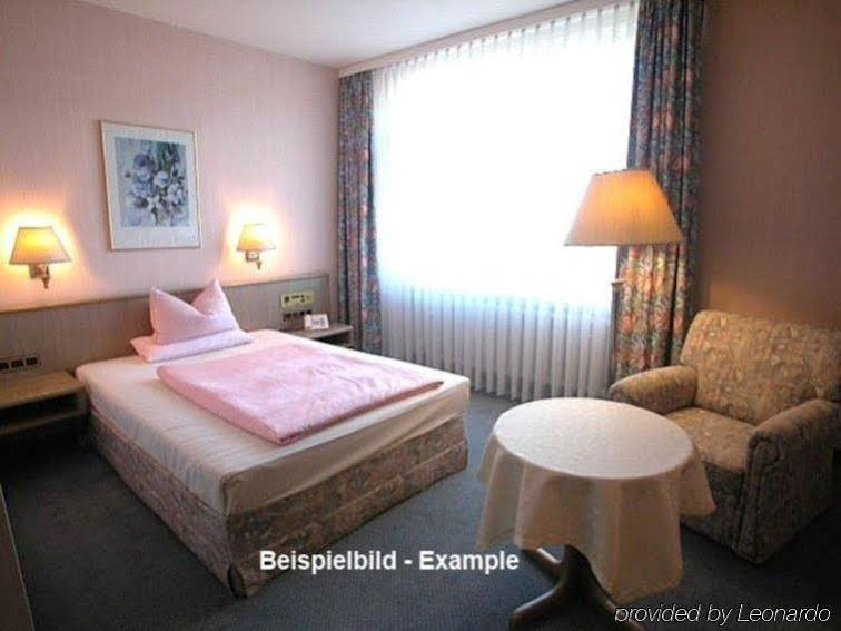 Hotel Mack (هتل ماک) 