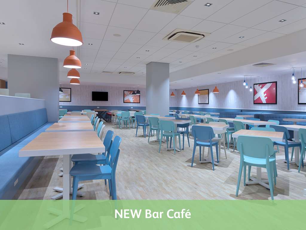 Travelodge Gatwick Airport Central Bar Cafe