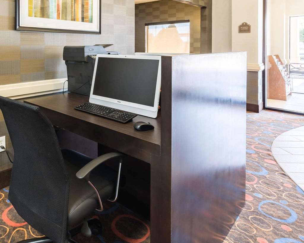 Comfort Inn East Business center