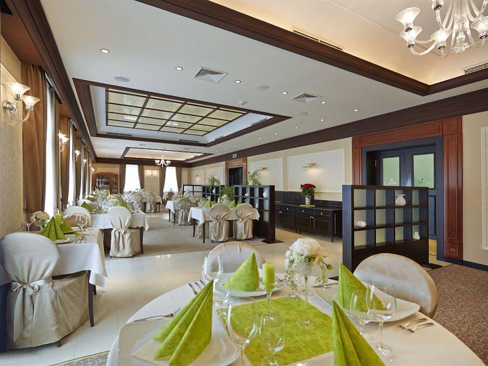 Hotel Stefanik (هتل استفانیك) 