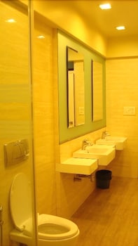 Bentley Hotel Churchgate Bathroom