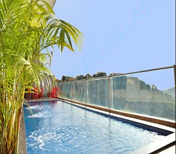 Skywater Villas And Lifestyle Pool
