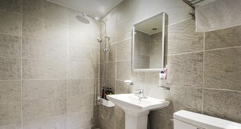 The Hotel Changwon Bathroom