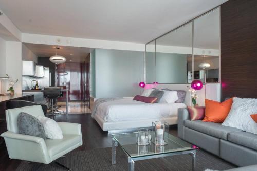 Luxury Suites At Palms Place 