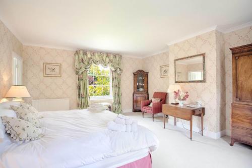 Vicarage House & Pool House 