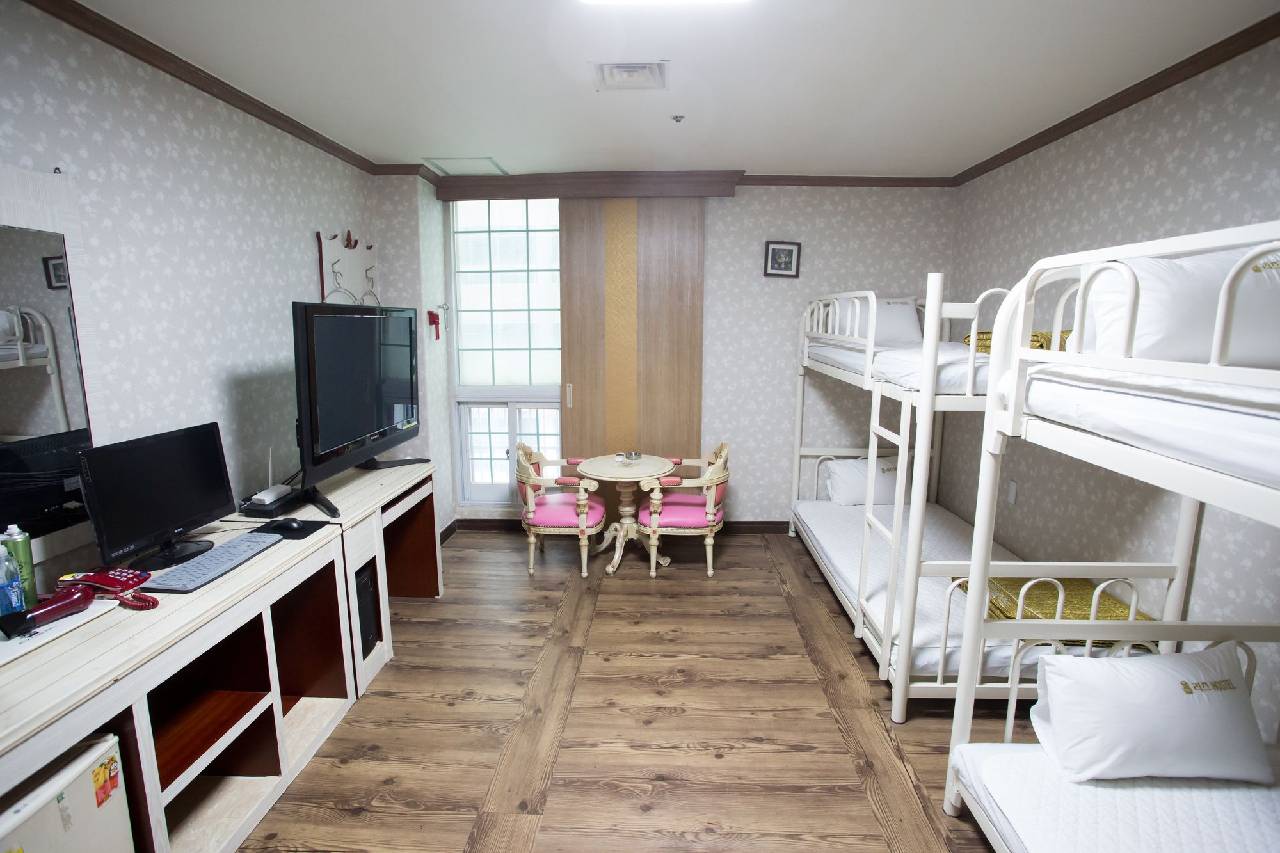 Ritz Hostel 