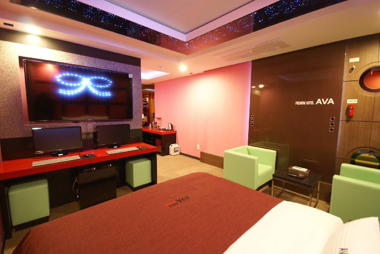 Ava Hotel Changwon (آوا هتل چانگوون) 