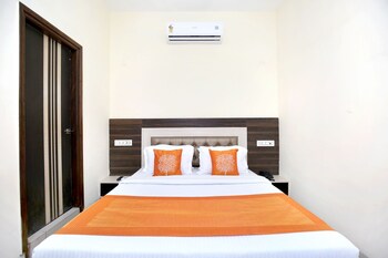 Oyo 10832 Hotel Jb 2 Guestroom