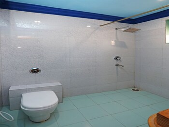 Oyo 1397 Rana Villa Bathroom