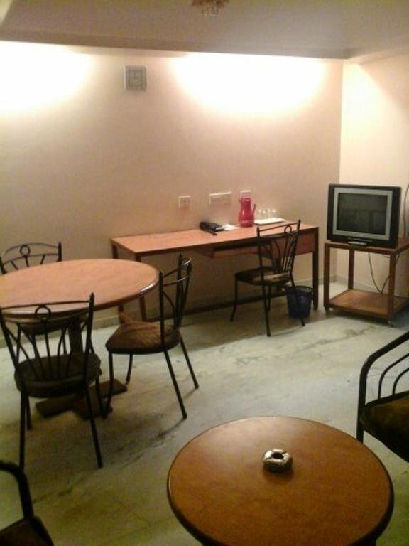 Hotel Valluvar 