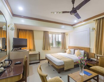 Hotel Parklane Guestroom