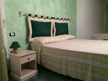Sweet Country House Guestroom