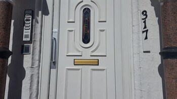 Regency Guesthouse Manchester Hotel Entrance