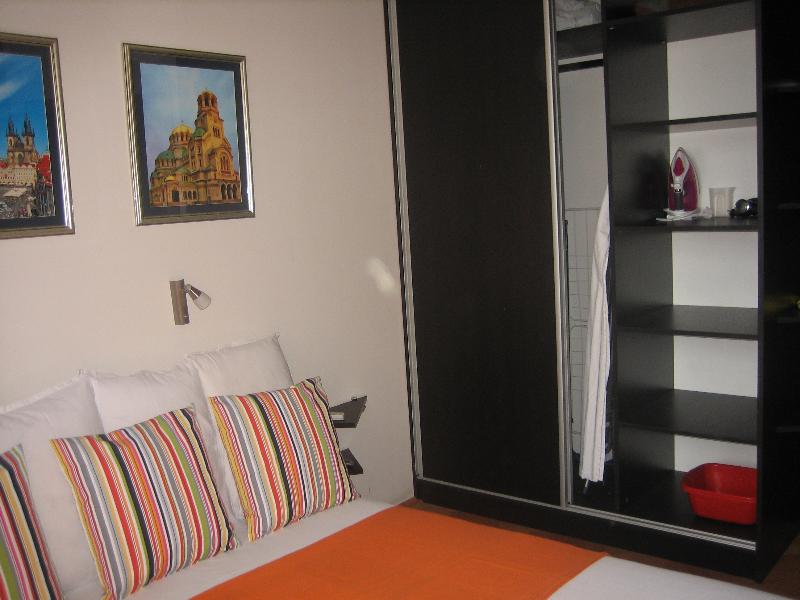 Alexander Business Apartments Room