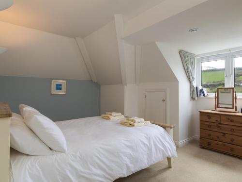 5 Chichester Court Kingsbridge 