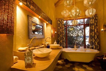 Tongabezi Lodge Bathroom