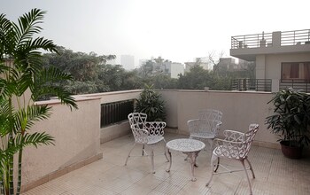 Ahuja Residency Cyber City I Terrace/Patio