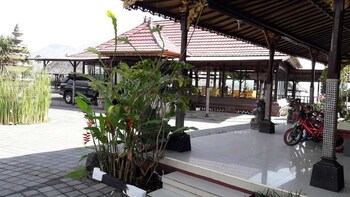 Batur Lakeside Huts Lobby Sitting Area