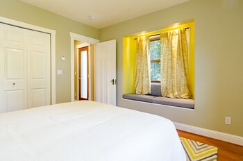 6 Luxurious 6br Seattle Home Guestroom