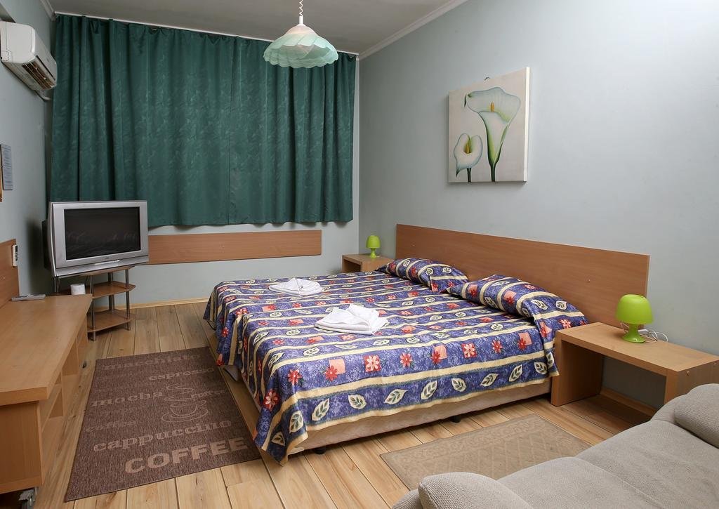 Ognian Apartments 