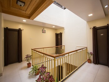 Oyo 12260 Traveler's Inn Hotel Interior