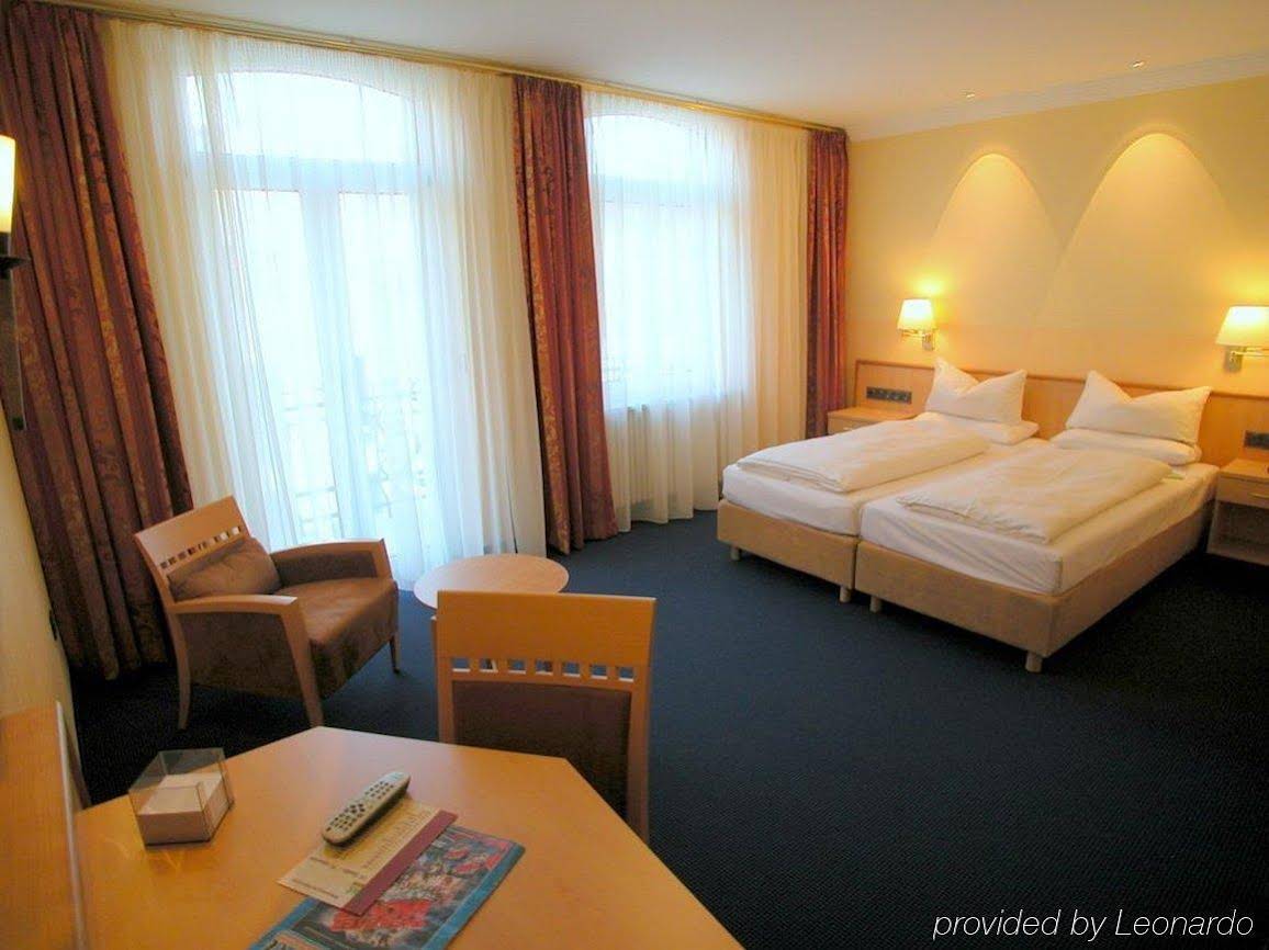 Hotel Mack (هتل ماک) 