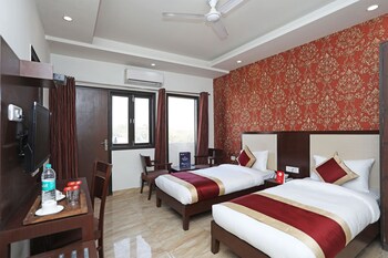 Oyo 11044 Hotel Tulip Suites Guestroom