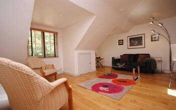 Oldbury Cottage Easthampnett 358958 Living Area
