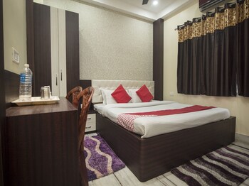 Oyo 17216 Classic Lodge Guestroom