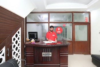 Oyo 10832 Hotel Jb 2 Reception