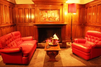 Savoia Palace Hotel Lobby Sitting Area
