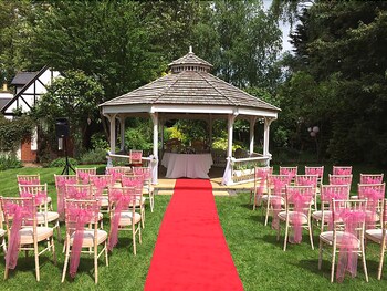 The Courtyard Outdoor Wedding Area