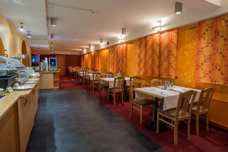 Hotel Tabor (هتل تابور) Restaurant