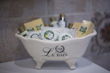 B&b Blanc Maison Etna Relais & Charme Bathroom Amenities