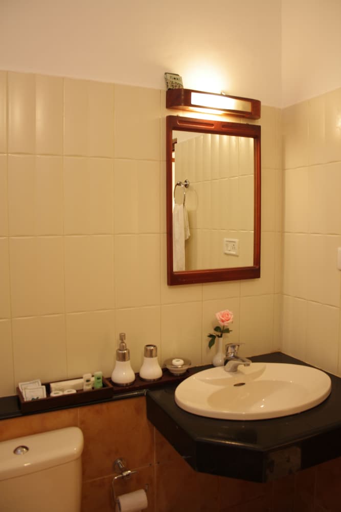 Ayur County Bathroom