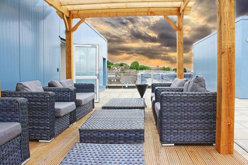 Servicedlets: 434 Spring Place 