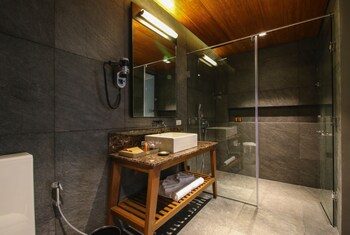 Two Seasons Coron Bayside Hotel (توو سیزنس كورون بیسید هتل) Guestroom