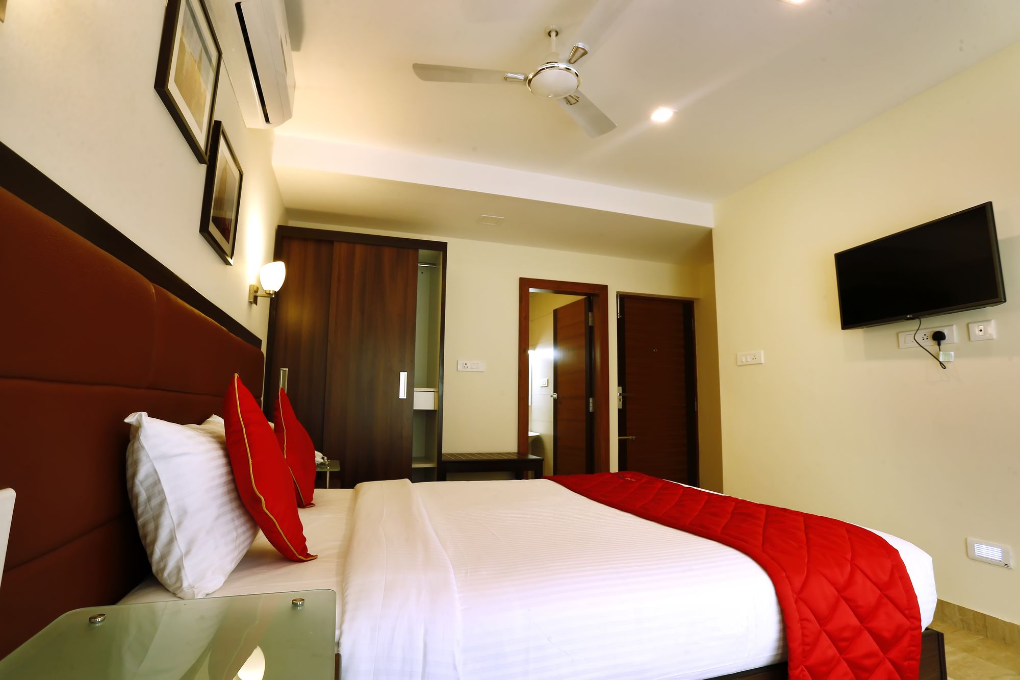 Breeze Suites 